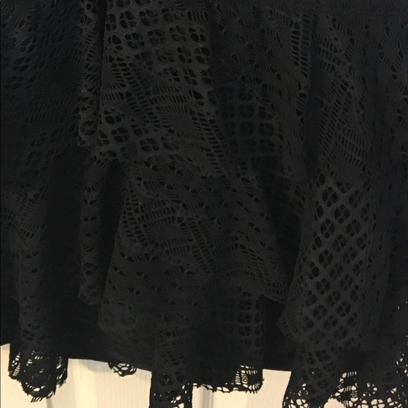 Women’s eyelit lace multi tiered swimsuit top - Picture 3 of 6